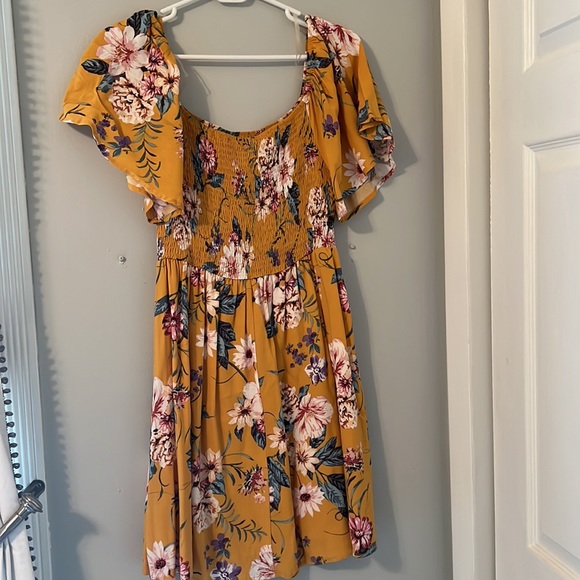 Spring dress, never worn, off the shoulder, size XS. - Picture 2 of 3